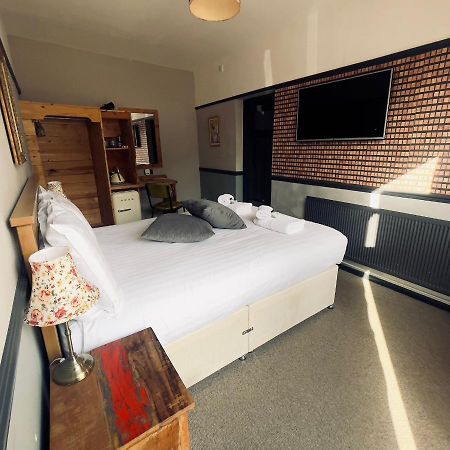 The Italian Greyhound Hotel Great Glen Ngoại thất bức ảnh