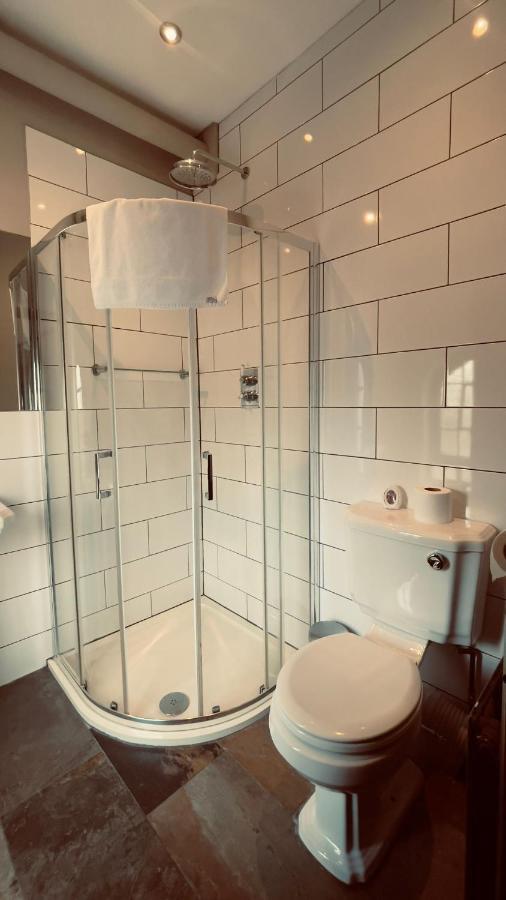 The Italian Greyhound Hotel Great Glen Ngoại thất bức ảnh